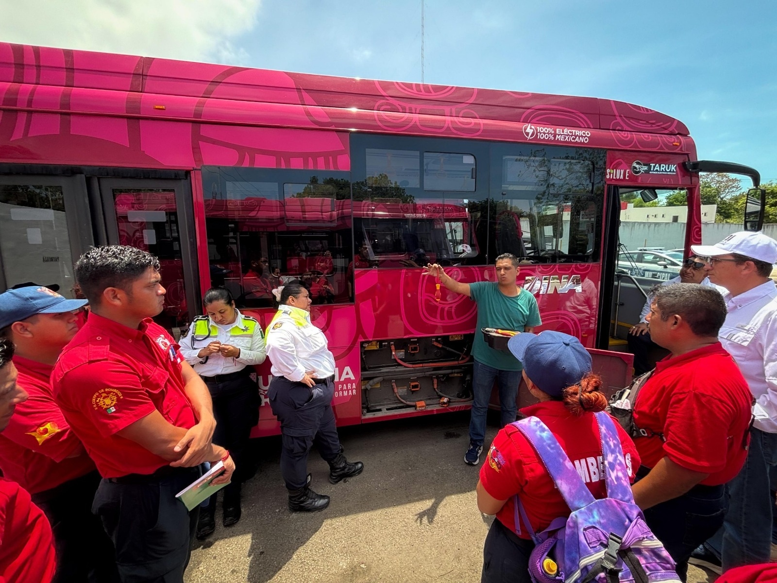 IMOVEQROO capacita en emergencias con vehículos eléctricos