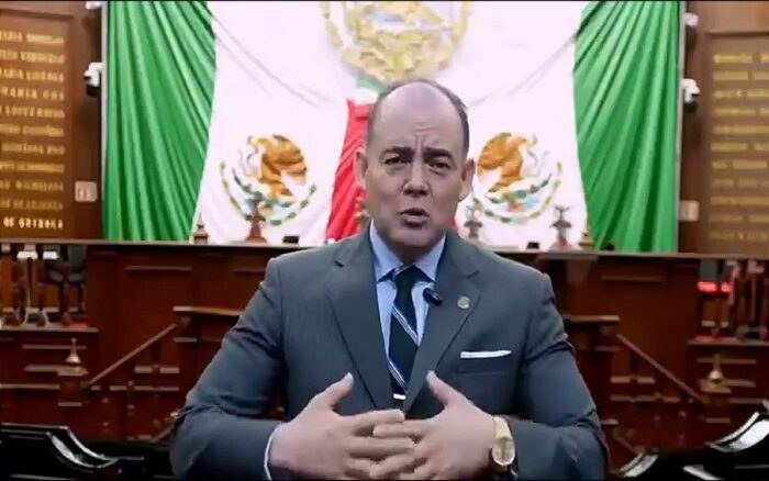 Presidente del Congreso de Michoacán pide disculpas por narcocorrido