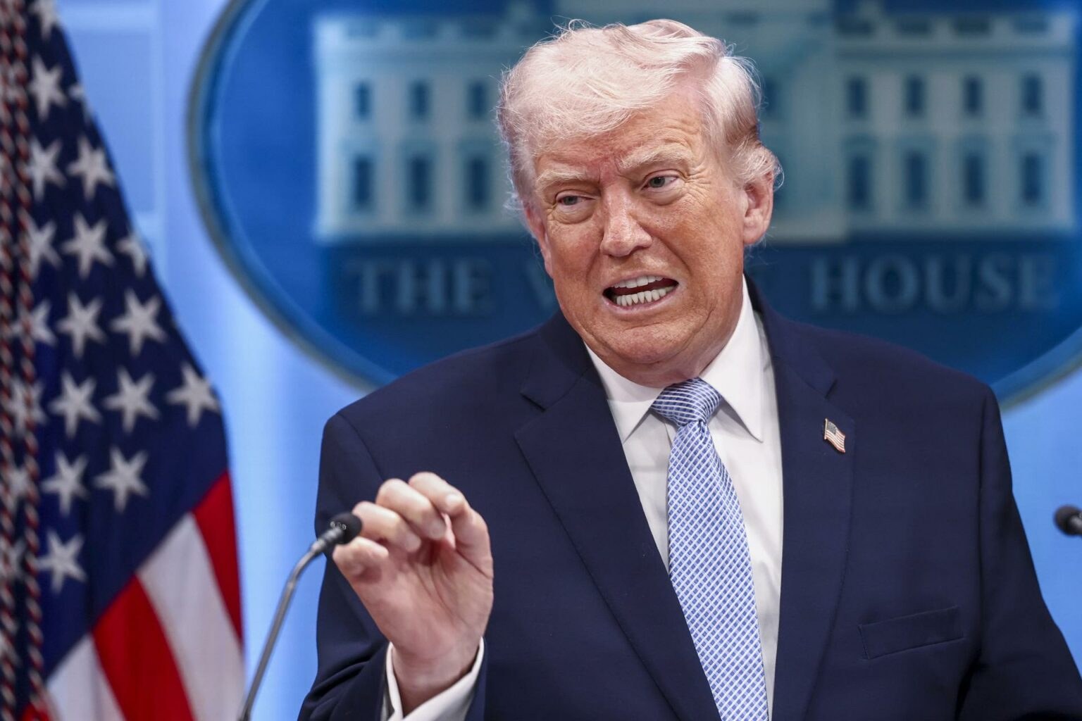 Trump advierte consecuencias por demora de Irán en acuerdo