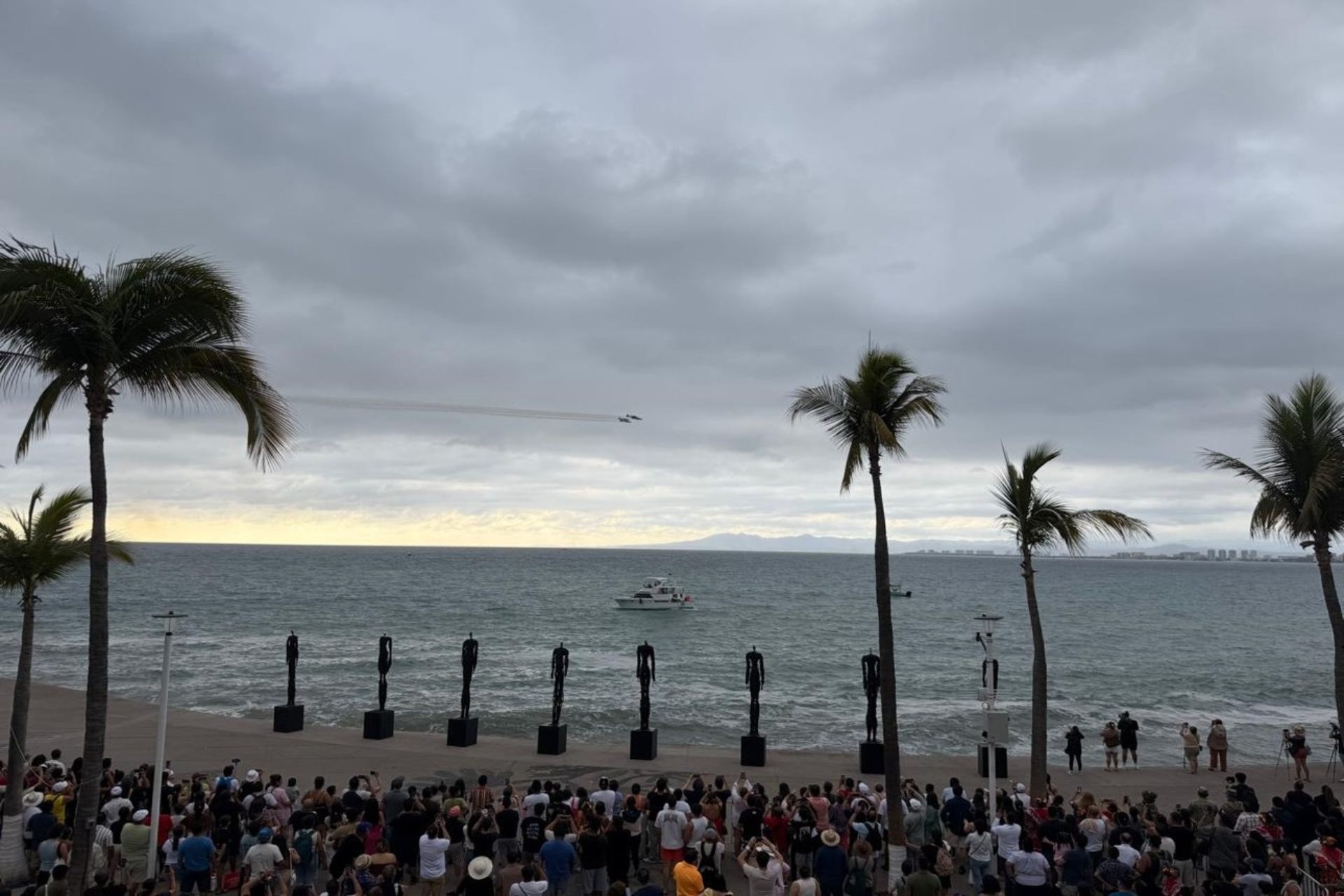 01_escuadrilla-acrobatica-aguilas-aztecas-puerto-vallarta-mayo-2026.jpg