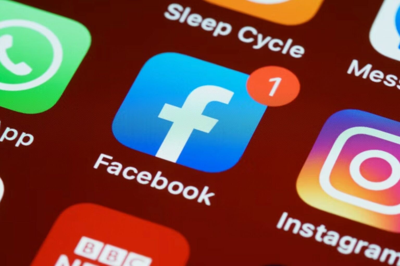 Fallas globales afectan a WhatsApp, Facebook e Instagram