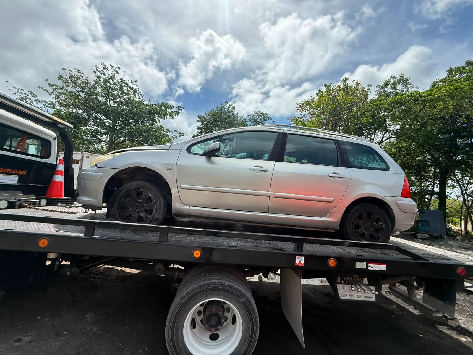FGE Quintana Roo recupera tres vehículos robados en Benito Juárez
