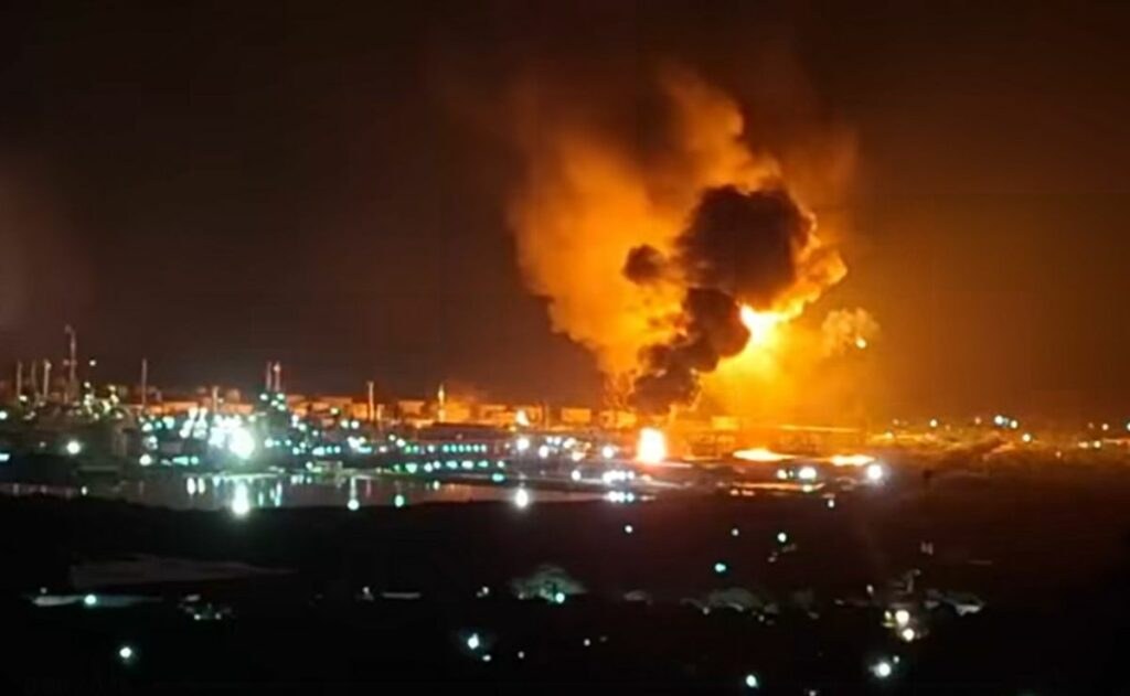 Incendio en refinería de Salina Cruz por fuga de combustóleo