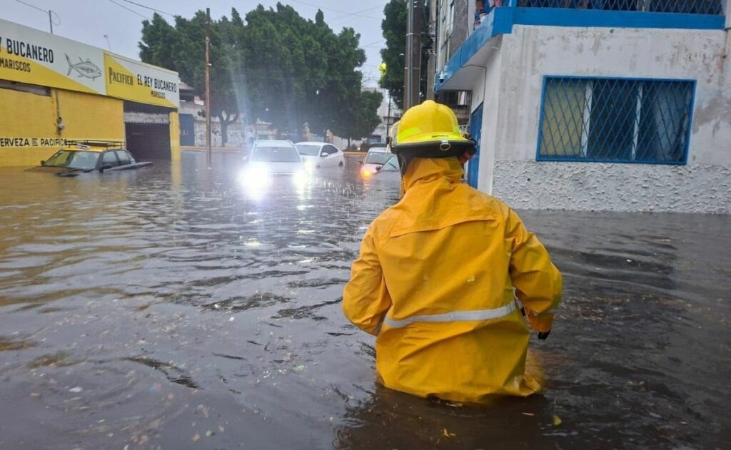 Lluvias en Puebla causan un muerto e inundaciones