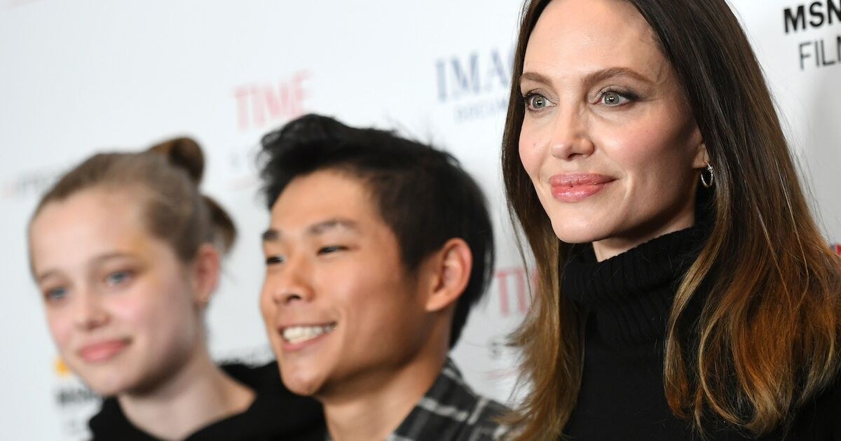 Pax Jolie-Pitt mantiene lazos con familia de Brad Pitt