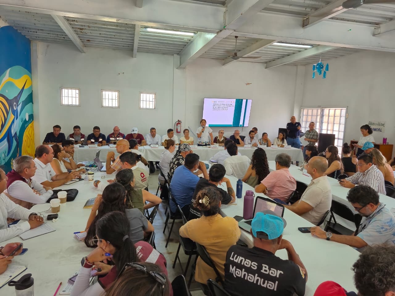 Instalan mesas para turismo sustentable en Mahahual