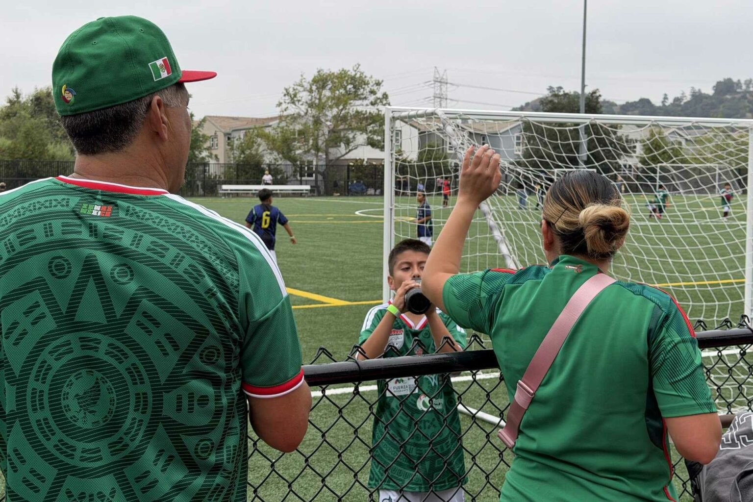 Migrantes indocumentados ven Mundial 2026 desde casa