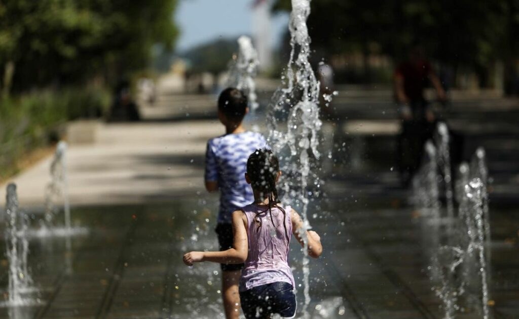 Dos niños mueren atrapados en auto durante ola de calor en Francia