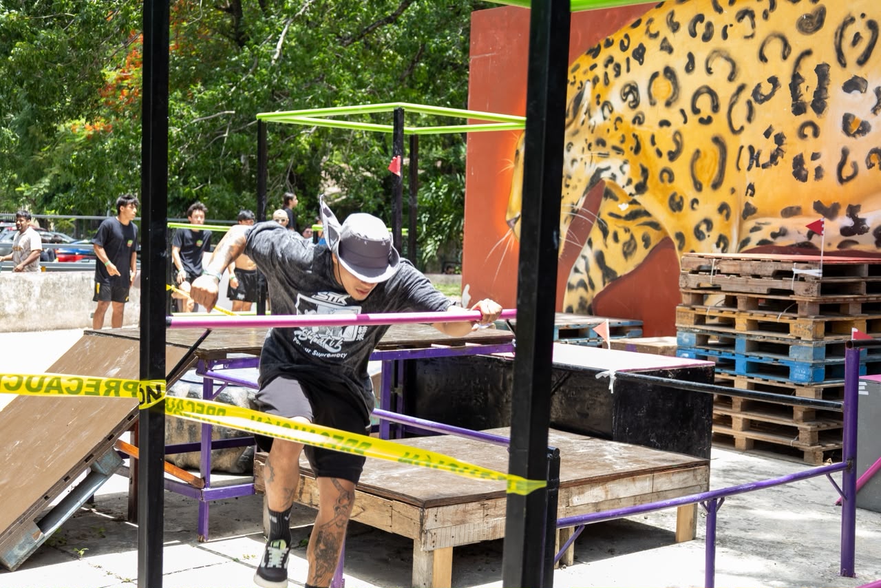 Más de 50 atletas participan en encuentro de parkour
