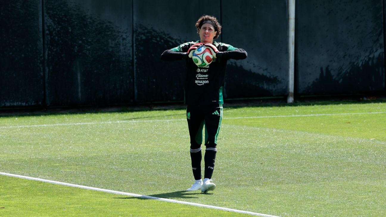 México y la posible última oportunidad de Memo Ochoa