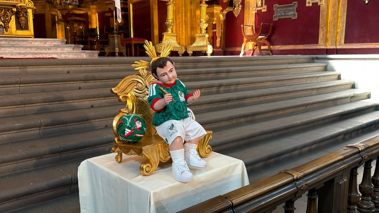 Niño Dios futbolista recibe peticiones por triunfo mundial
