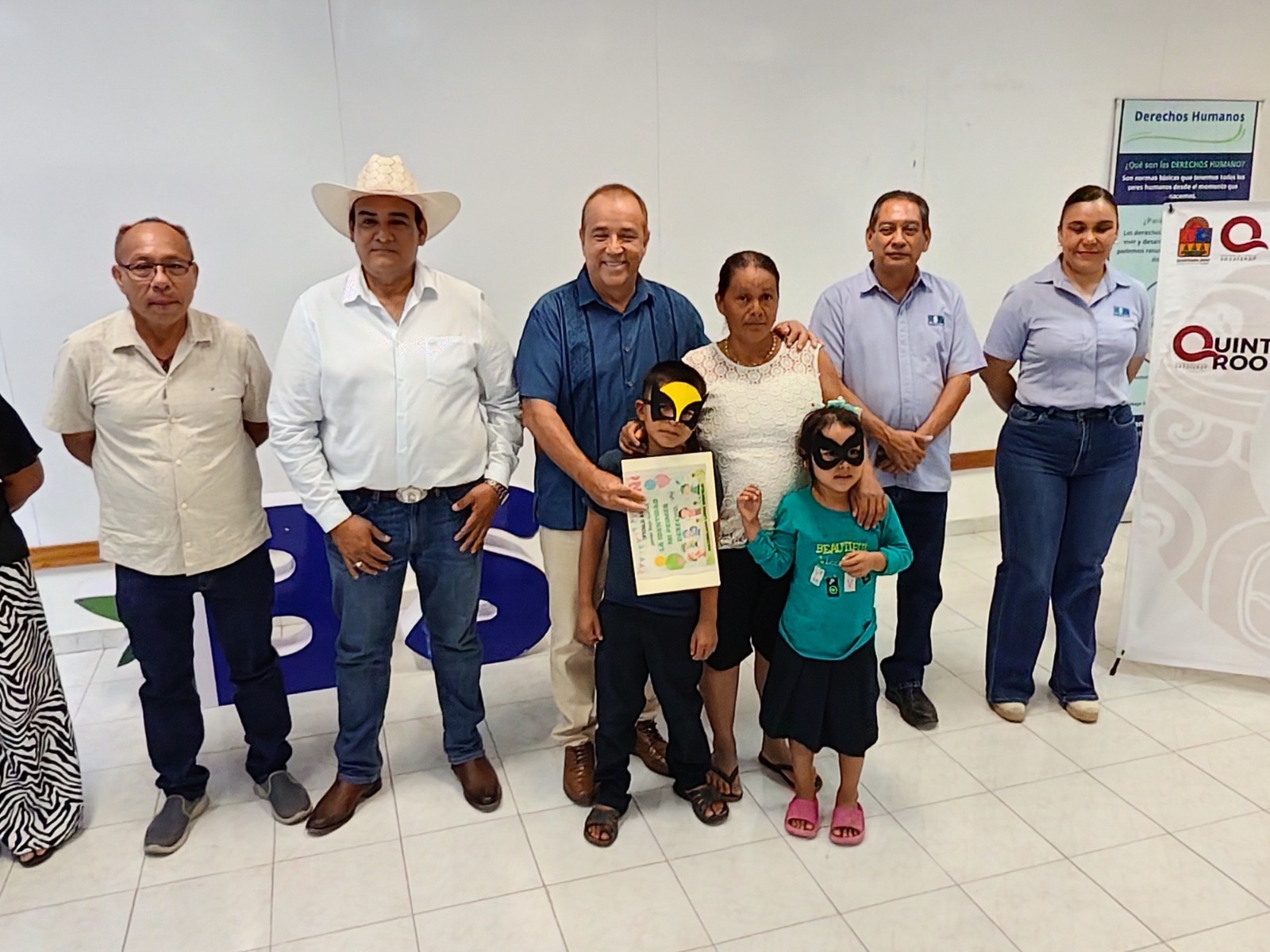 SIPINNA entrega actas a niños de zona cañera