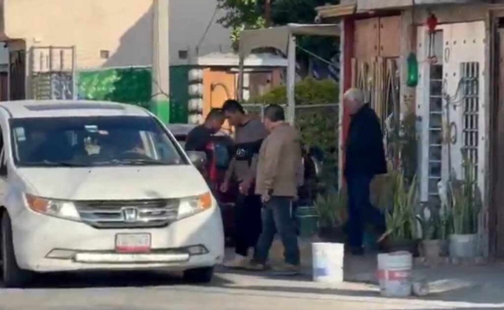 Hombre armado sale tras 24 horas de toma en Tecámac
