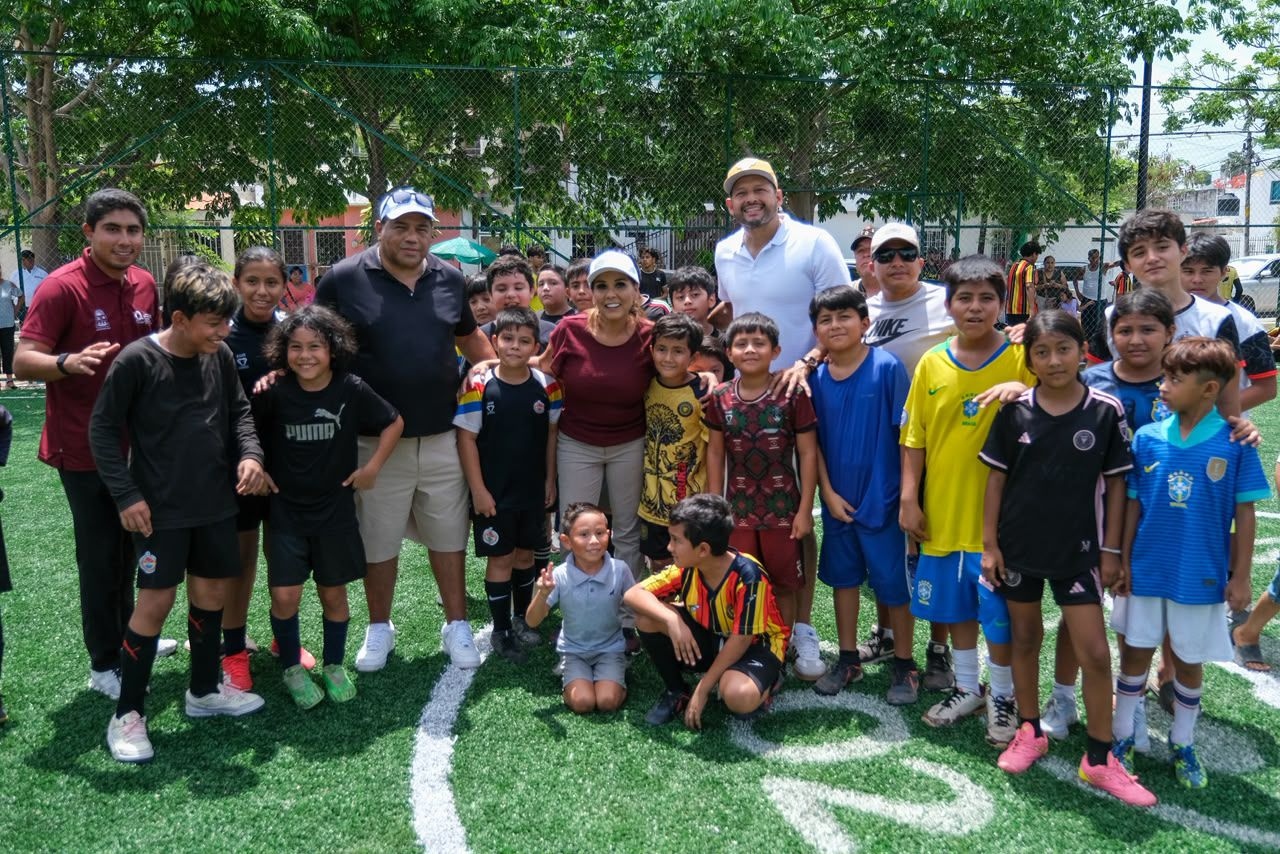 Cancún inaugura cancha de fútbol 5 en Supermanzana 29