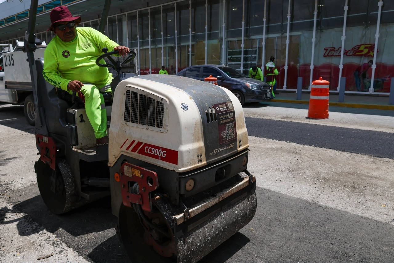Ayuntamiento de BJ realiza bacheo en vialidades de Cancún
