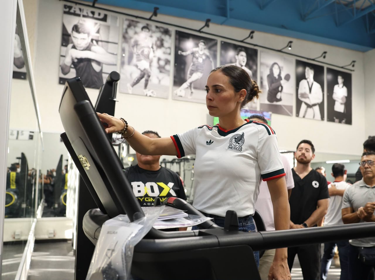 Cancún inaugura gimnasio de fuerza para atletas