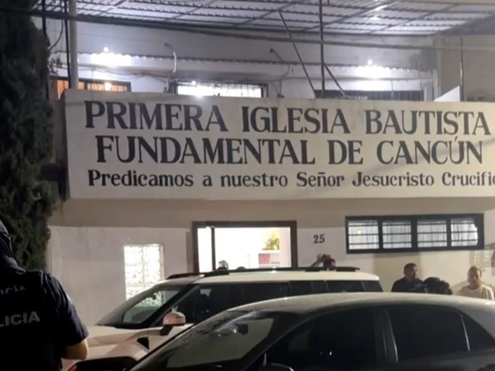 Asalto armado en templo de Cancún deja víctimas y robo de auto