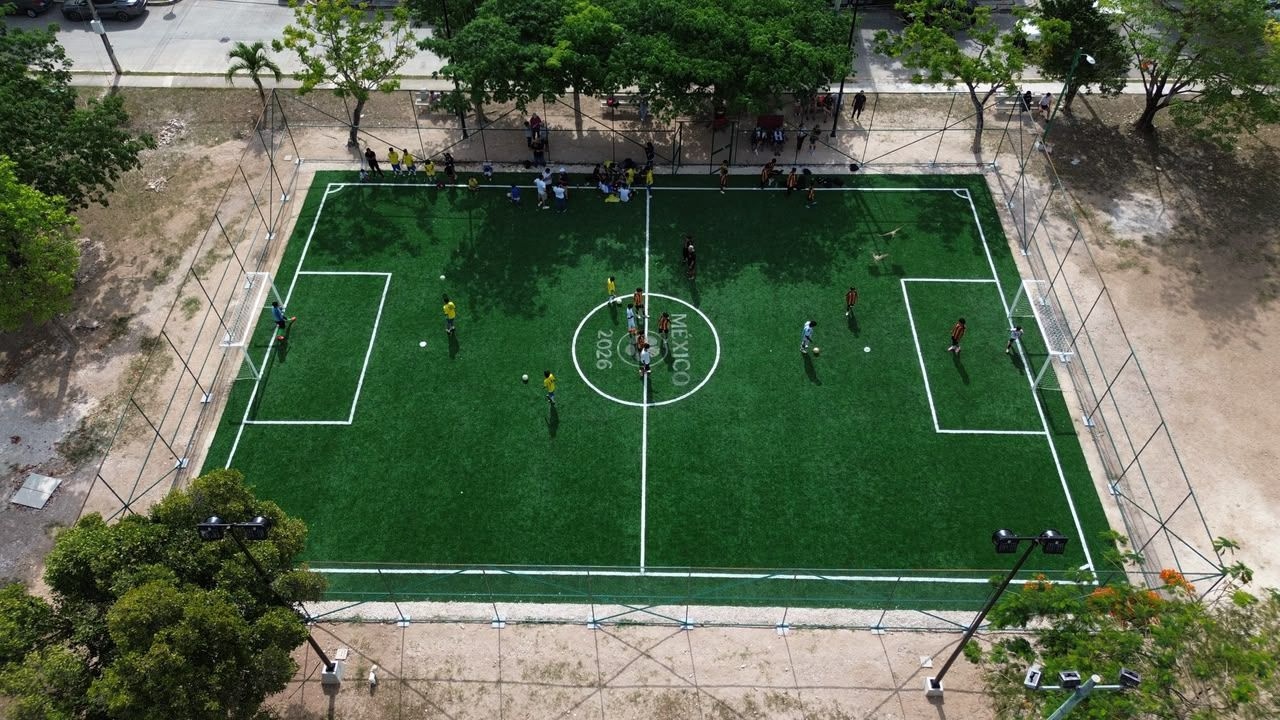 Cancún inaugura cancha de fútbol 5 en Supermanzana 29