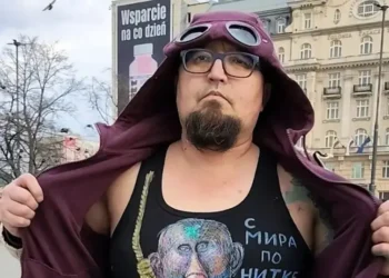 Asesinan a artista ruso crítico de Putin en Polonia