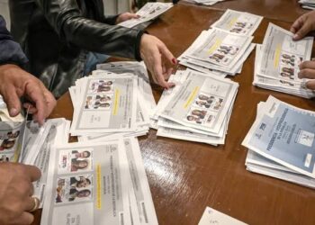 Avanza escrutinio electoral en Colombia entre impugnaciones