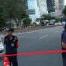 Avión pequeño choca contra rascacielos en Beijing