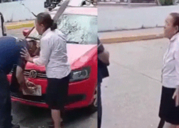 VIDEO🚨 Abuelita con machete enfrenta a tránsitos en Chiapas