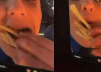 VIDEO🍟 Empleada mete papas a su boca y después las sirve
