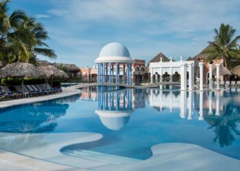 Iberostar y Blue Diamond suspenden operaciones en Cuba