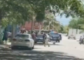 #VIDEO. ¡Salió la flota! Llueven piedras a estatales en Corales tras torcer a presunto narcomenudista