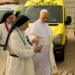 Papa en España denuncia violencia y bendice ambulancias