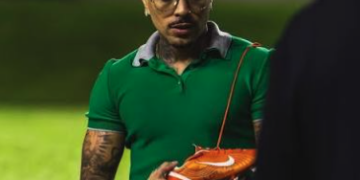 Rauw Alejandro manda fondos para apoyar el fútbol femenil