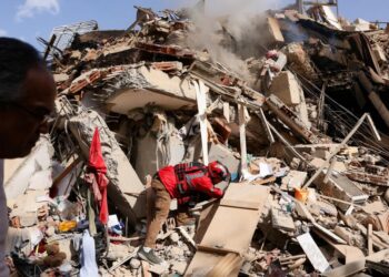 Rescate en Venezuela tras doblete sísmico deja 164 muertos