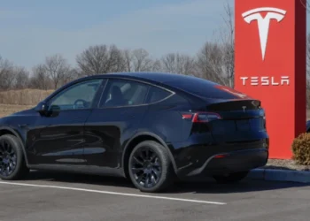 VIDEO💥 Auto eléctrico choca vivienda y deja una víctima