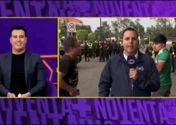 VIDEO:🥊 Aficionados mexicanos pelean en transmisión en vivo