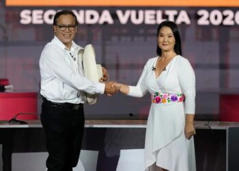 Elecciones en Perú: Keiko Fujimori lidera conteo ajustado