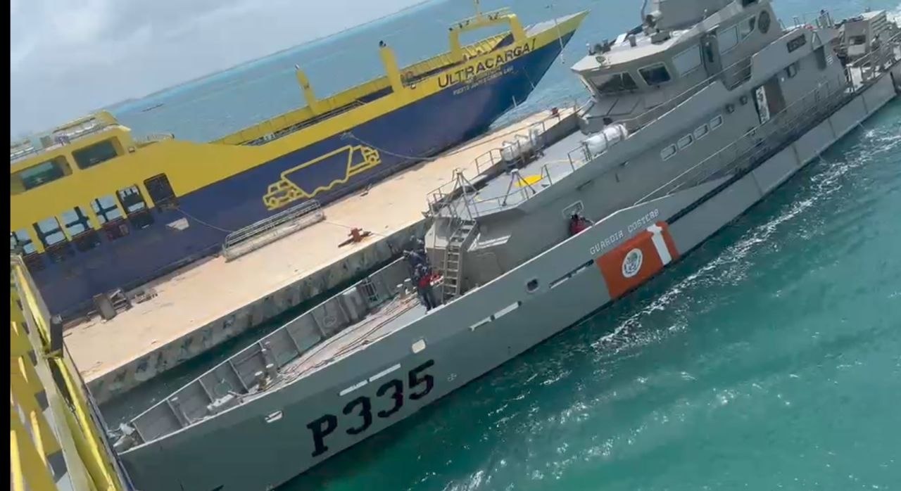 Choque naval en muelle de Isla Mujeres causa daños materiales