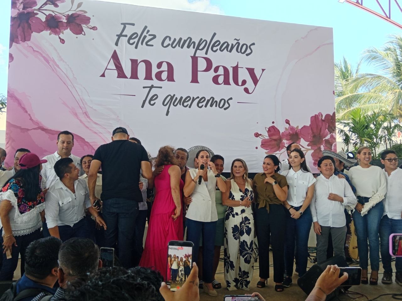 Presidenta expresa intención de candidatearse en evento local