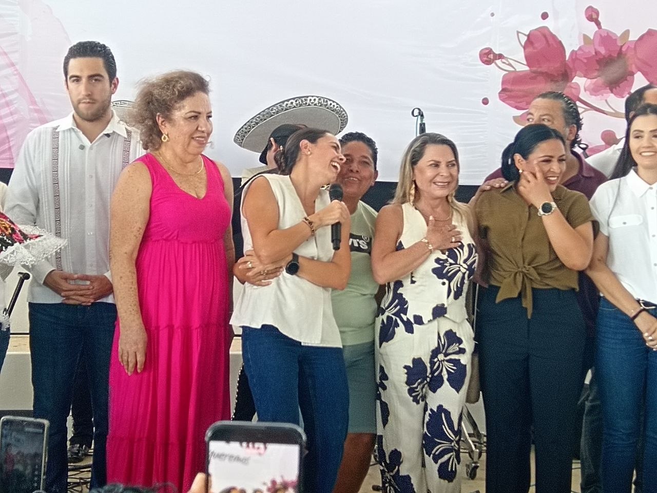 Presidenta expresa intención de candidatearse en evento local