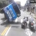 VIDEO:😱 Motociclista esquiva la muerte por centímetros en China