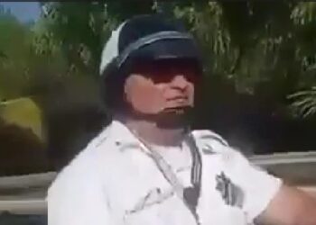 Video muestra a agente de Tránsito pidiendo soborno en Puerto Juárez