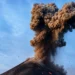 VIDEO🌋 Turistas huyen por erupción del Volcán de Fuego