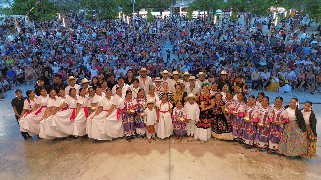 Guelaguetza celebra tradición oaxaqueña en Cancún