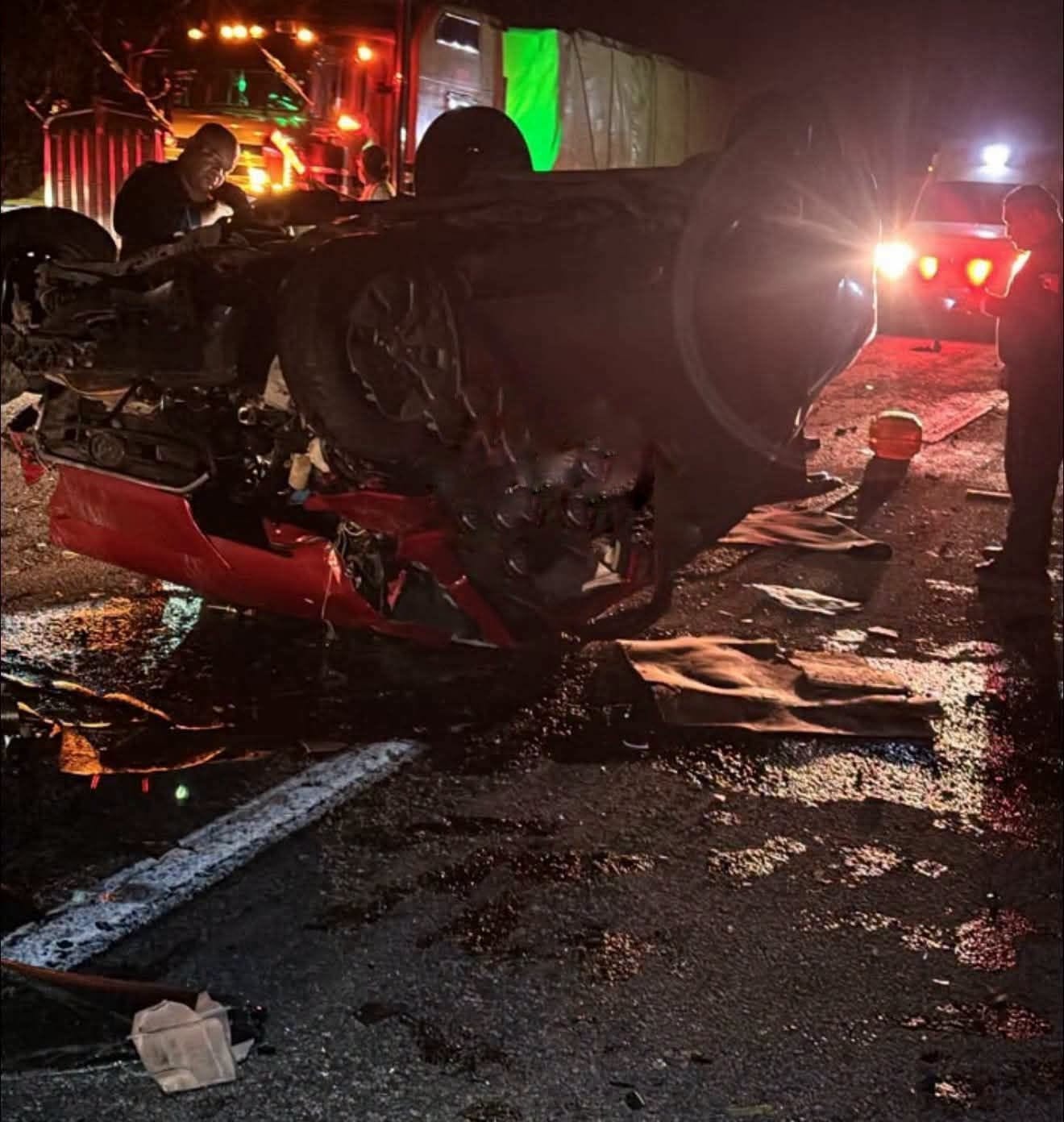 Fallece persona en volcadura en libramiento de Felipe Carrillo