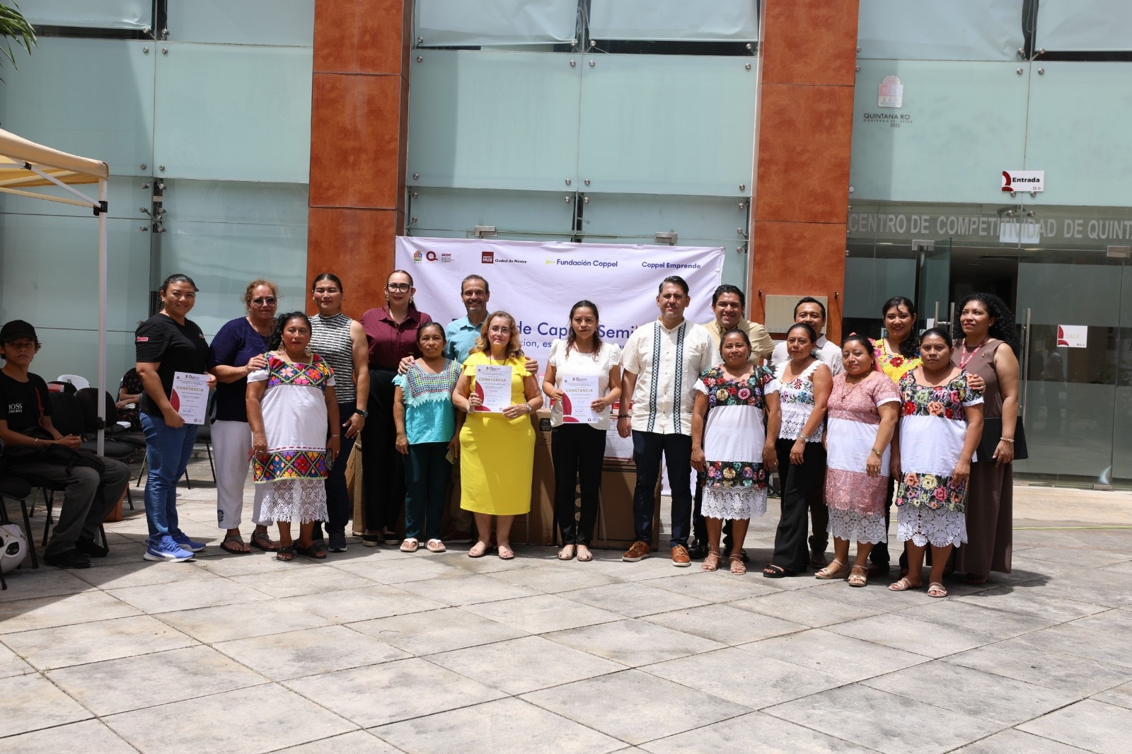 Quintana Roo entrega capital semilla a 53 emprendedores