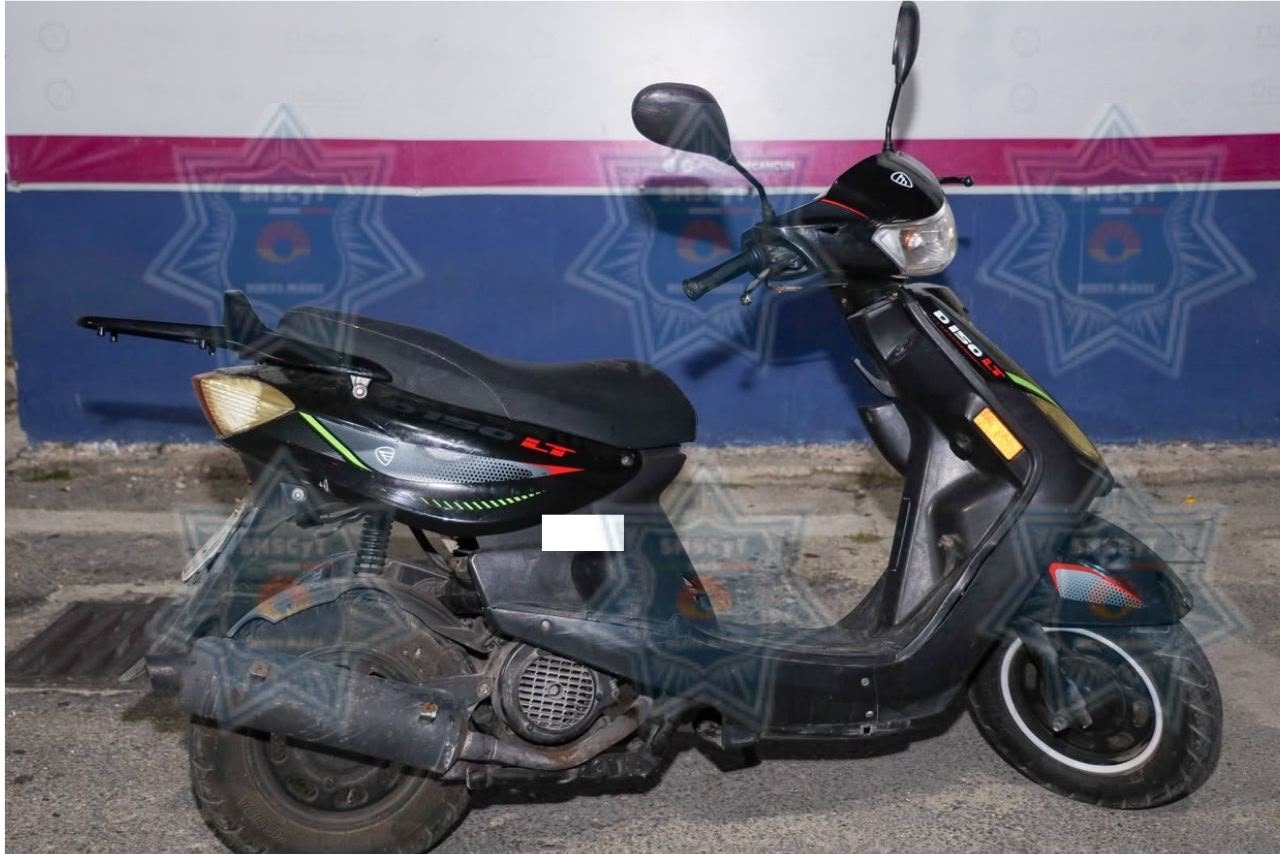 Detienen a dos por drogas y recuperan moto robada en Cancún