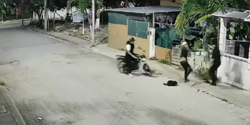 Buscan a dos presuntos asaltantes en Villas del Mar (video)