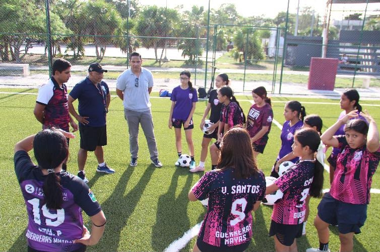 Supervisan canchas del Mundial Social en Tulum