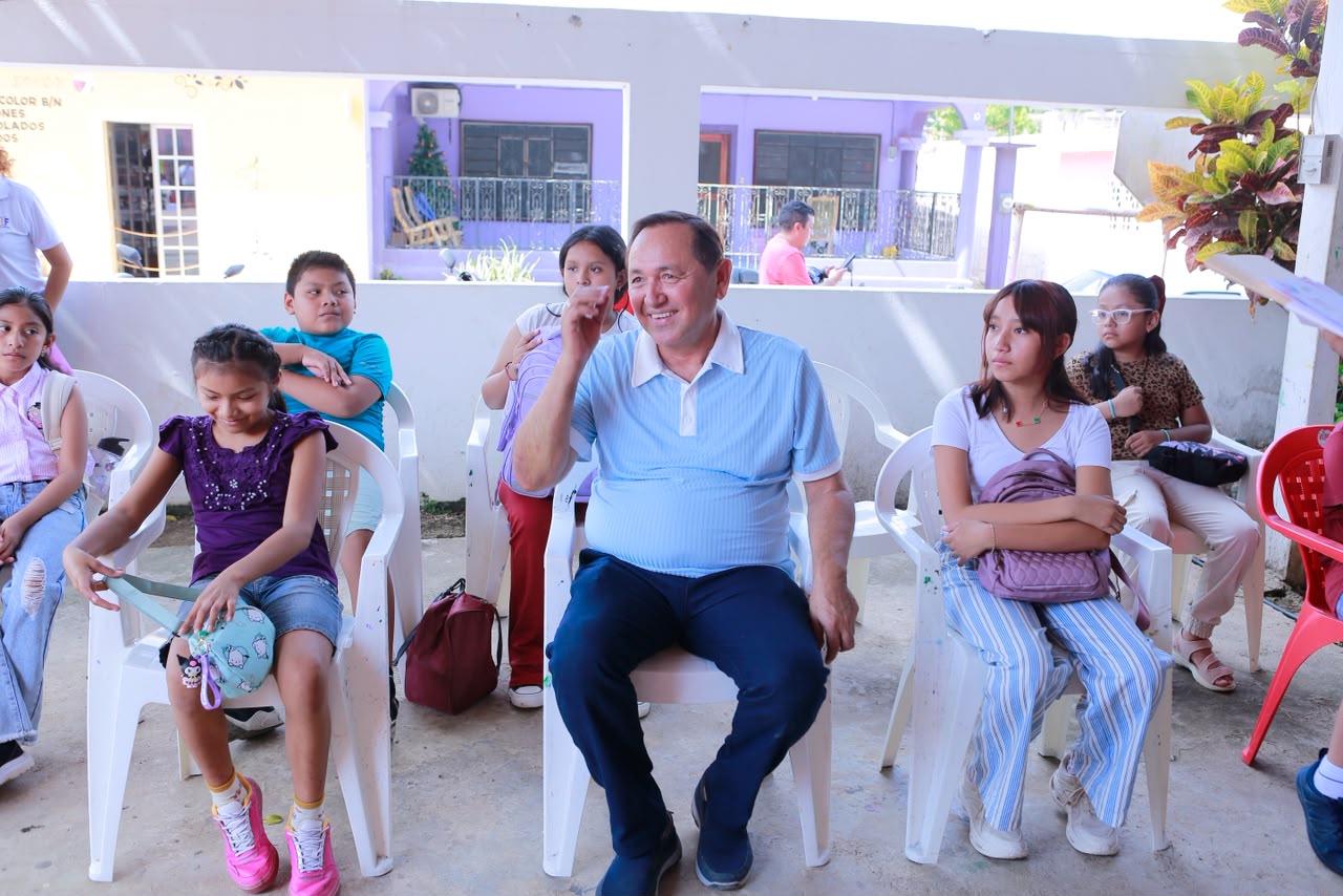 Nivardo Mena inaugura Escuelita Vacacional en Kantunilkín