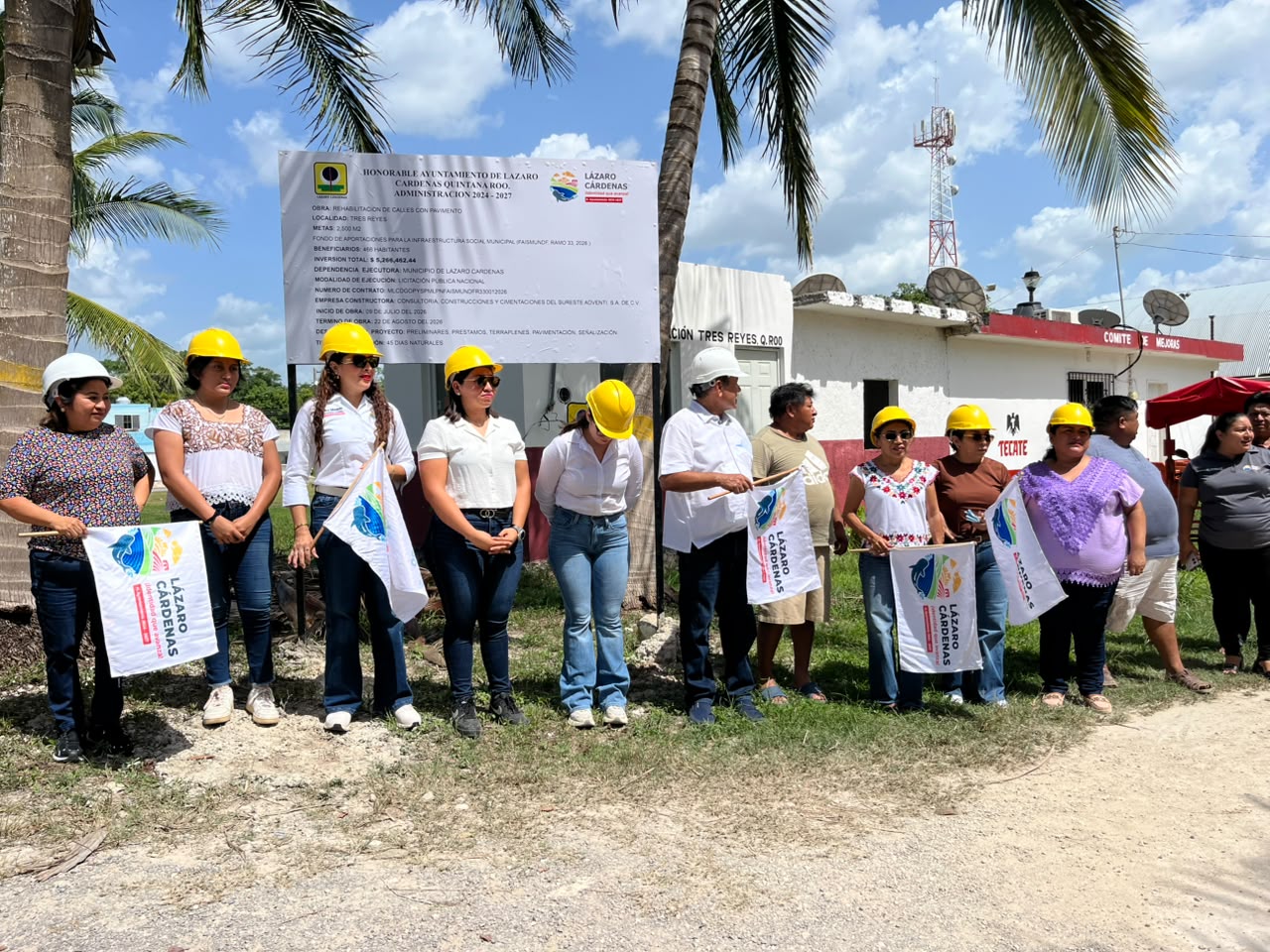 Lázaro Cárdenas invierte 5.2 mdp en vialidad en Tres Reyes