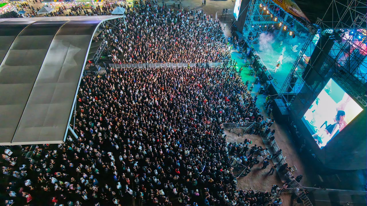 Feria del Carmen reúne a 20 mil en concierto de Cachirula